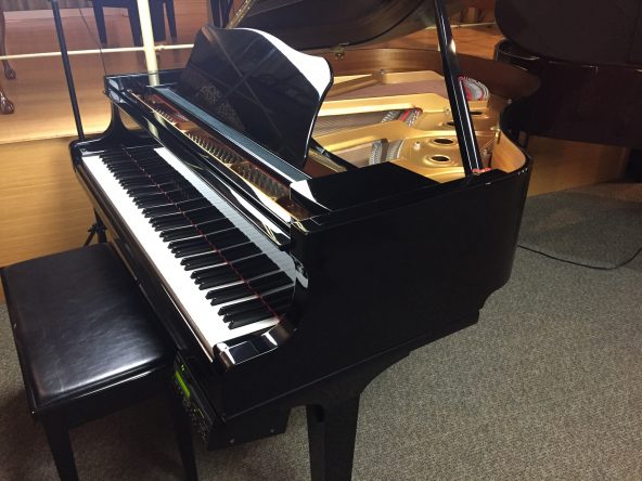 Yamaha GC1 Polished Ebony used baby grand