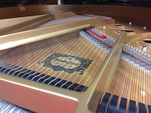 Yamaha GC1 Polished Ebony used baby grand