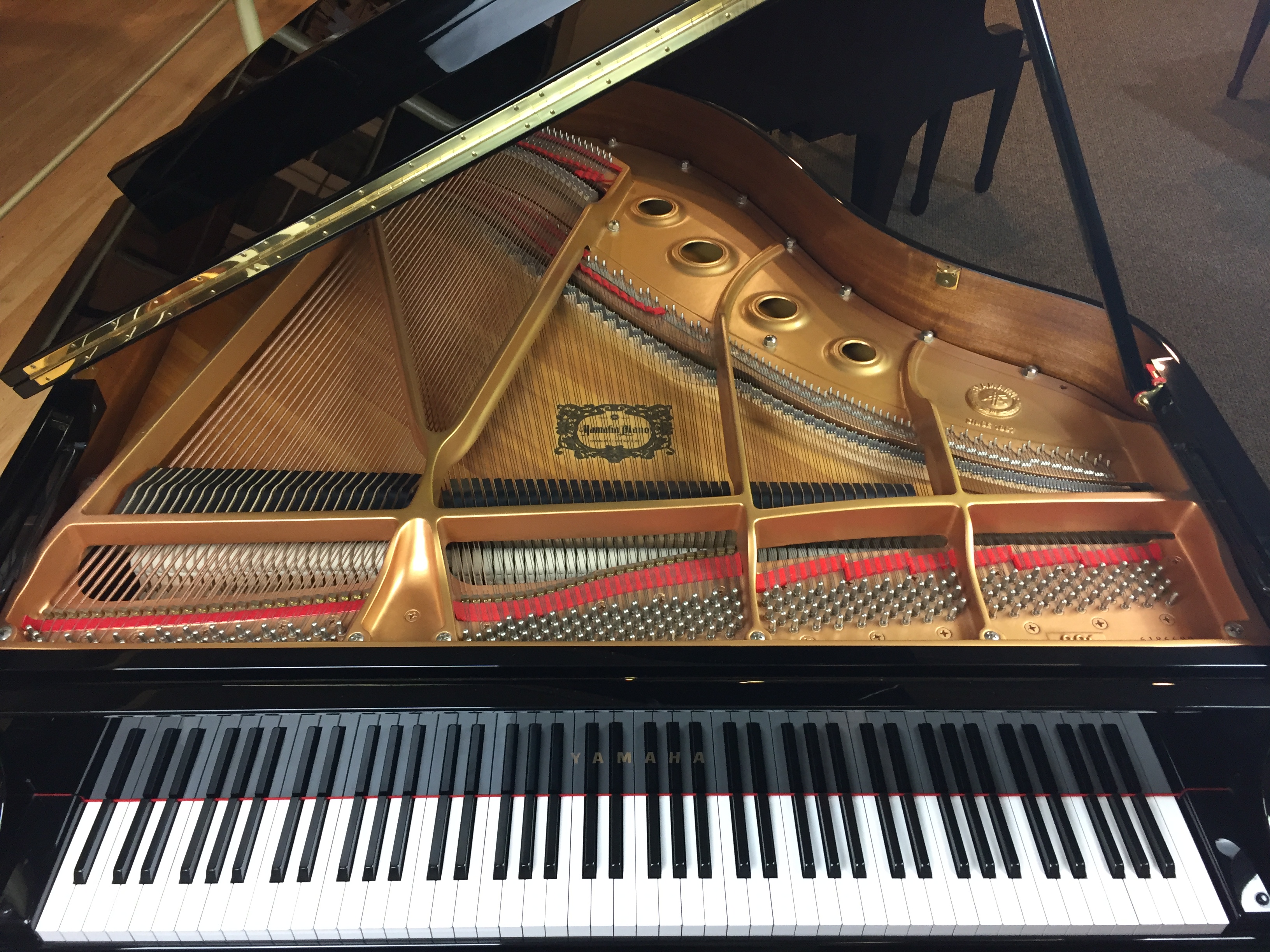 Yamaha GC1 Polished Ebony used baby grand